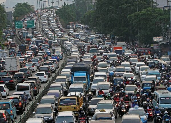 Jakarta - Puncak Macet Lebih 17 Jam, Bikin Wisatawan Banting Setir ke Bogor Barat (Gunung Bunder)