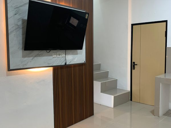 rumah 2 lantai mungil cantik 600 jutaan