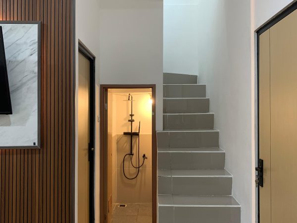 rumah 2 lantai mungil cantik dekat KRL cilebut