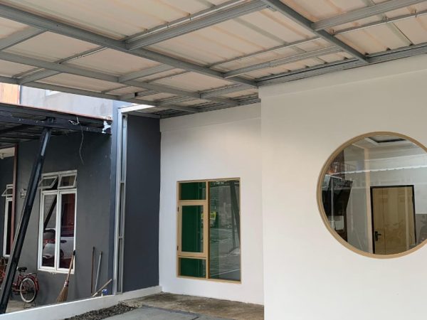 rumah 2 lantai mungil cantik karadenan